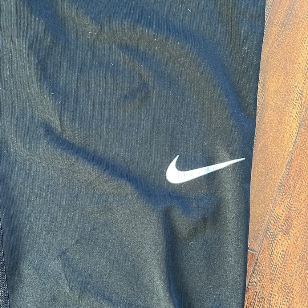 Black Nike pro crop leggings! - Picture 2 of 4
